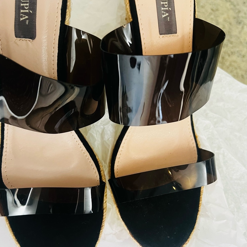 platforms with black plastic. new. Never used.